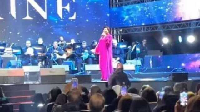 بأغنية وطنية وزغاريد.. شيرين تحتفل بوقف إطلاق النار في لبنان بحفلها بالكويت