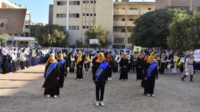 تكريم أوائل طالبات مدرسة سوهاج الثانوية الصناعية بنات