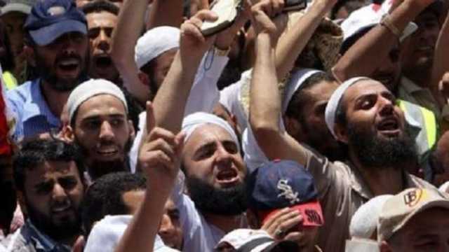 أساتذة علم اجتماع: نشر الشائعات والأكاذيب المضللة حيلة «الإخوان» على مدار السنوات