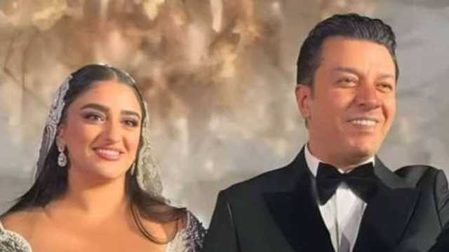 مصطفى كامل يستقبل أول حفيدة: «ربنا يجعلها وش الخير علينا»