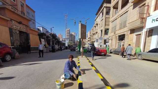 رئيس مركز ملوي يوجه بتكثيف حملات النظافة ورفع تراكمات القمامة من الشوارع