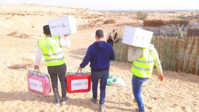 عضو التحالف الوطني توزع بطاطين ومواد غذائية على الأولى بالرعاية في شمال سيناء