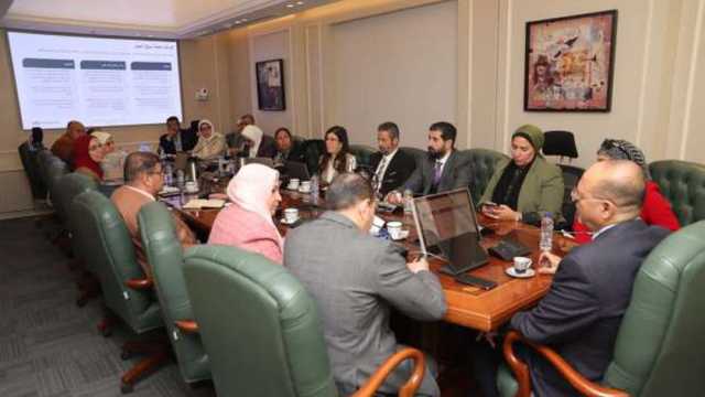 وزير العمل يجتمع مع ممثلي «الاتصالات» بشأن إطلاق منصة سوق العمل