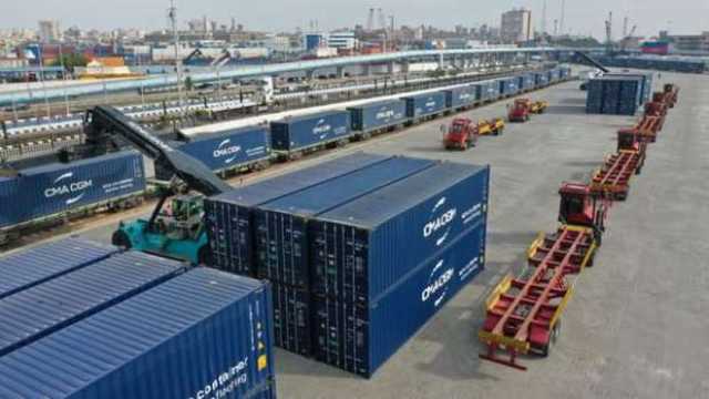 استمرار أعمال التشغيل التجريبي لمحطة شحن القطارات في «تحيا مصر»