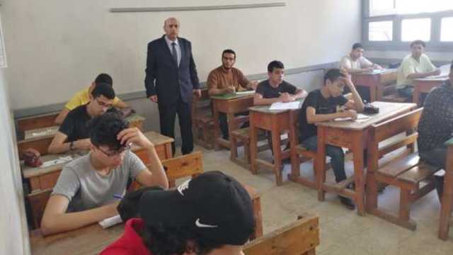 طلاب الثالث الإعدادي الأزهري يؤدون امتحان الثقافة الإسلامية والجبر