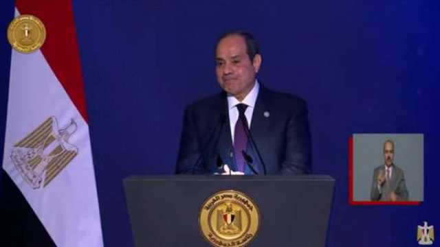 السيسي يدعو المشاركين في حفل عيد الشرطة للوقوف دقيقة حدادا على أرواح الشهداء