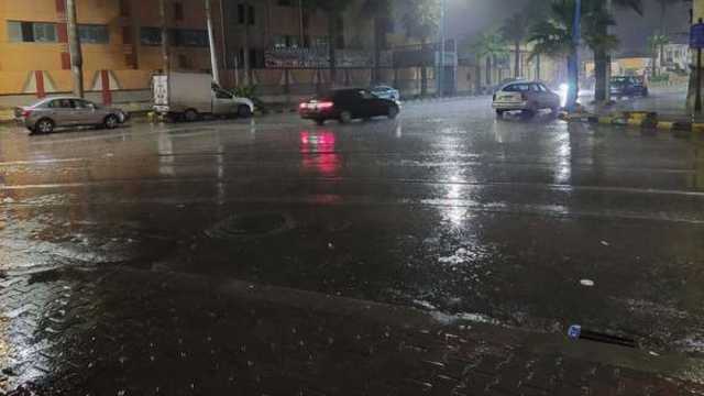 أمطار غزيرة تضرب مدن البحيرة.. ونصائح مهمة للمواطنين