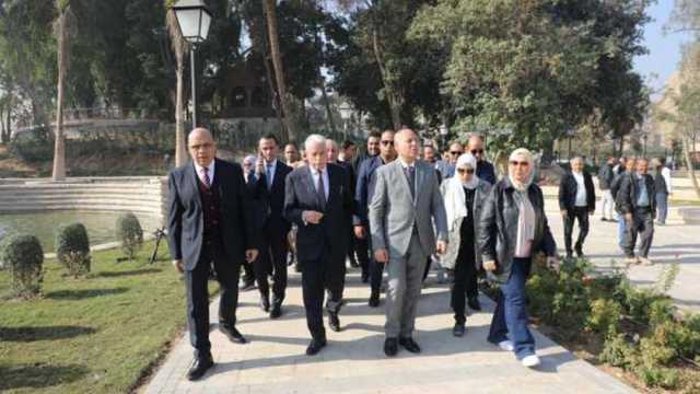 محافظ القاهرة يتفقد أعمال تطوير منطقة القاهرة التاريخية (صور)
