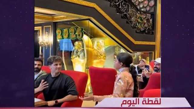 الطفلة «أيسل» تُبهر الجمهور بصوتها العذب بـ«مصر التي في خاطري»