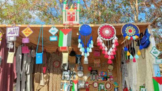 يا جمالك يا «تونس».. 40 عاماً من الإبداع «الفيومي» في 9 حرف يدوية