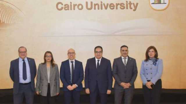 «عبد الصادق» يبحث التوسع في الأنشطة الأكاديمية مع الجامعة الفرنسية