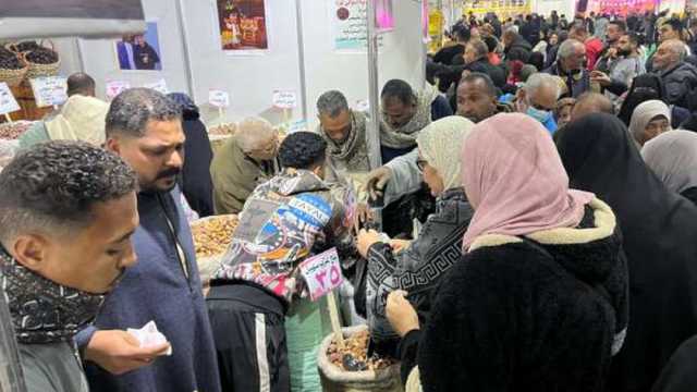 «فرختين بـ135 والأرز بـ25».. إقبال كبير على معرض أهلا رمضان في بورسعيد