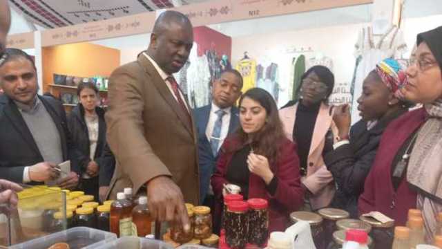 سفير الكونغو الديمقراطية يزور معرض ديارنا للحرف اليدوية والتراثية