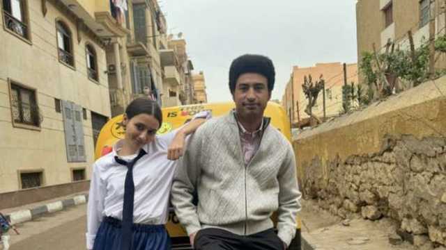 علي ربيع يكشف عن صور جديدة من كواليس فيلمه الكوميدي الصفا الثانوية بنات