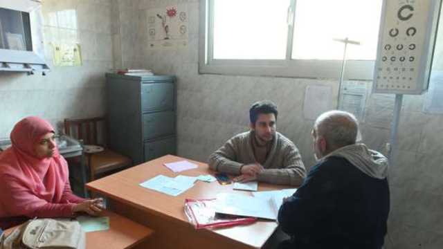 توقيع الكشف الطبي على 1830 مواطنا خلال قافلة طبية لجامعة الفيوم