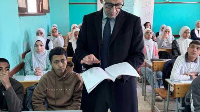 وزير التعليم يتابع مستوى الطلاب في القراءة والكتابة بمدارس أسوان