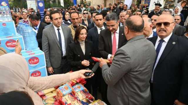 وزير التموين ومحافظ البحيرة يفتتحان سوق اليوم الواحد في دمنهور