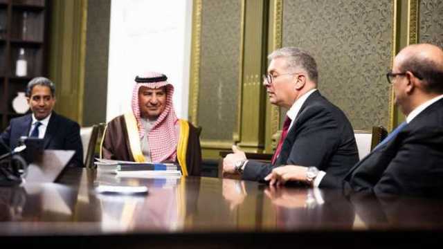 وزير البترول يبحث تطوير الشراكة في قطاع التعدين مع نائب وزير الصناعة السعودي