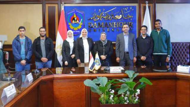 توقيع عقود المشروعات البحثية والطلابية الفائزة في جامعة دمنهور