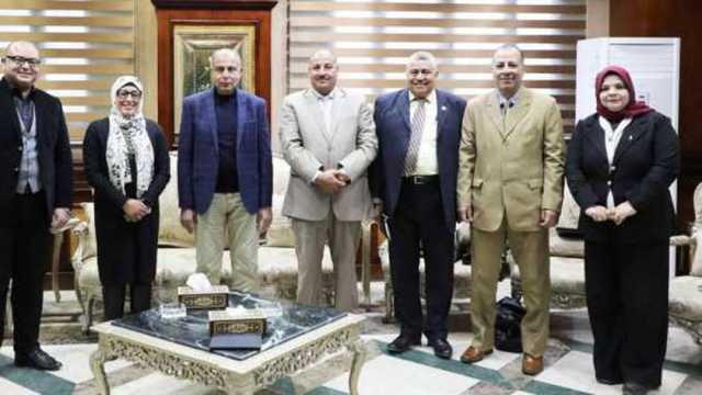 محافظ المنيا: تدريب 1700 معلم و600 قيادة مدرسية على تطوير مهارات التعليم