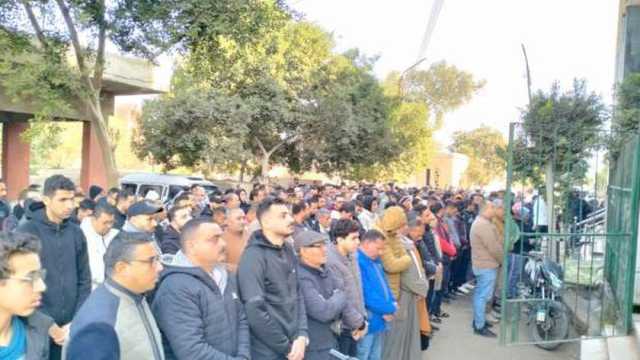 أهالي بنها يشيعون جثمان شاب فارق الحياة أثناء عمله
