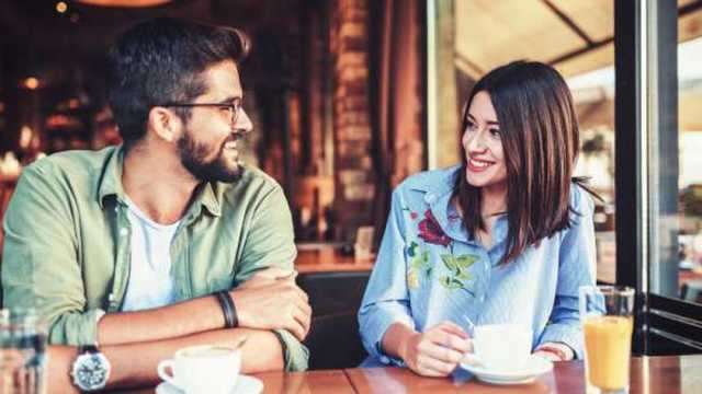 7 أسرار للغة الجسد تكشف الوقوع في الحب.. ماذا يحدث للعيون؟