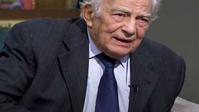 هل يشارك رشوان توفيق في مسلسل «ونقابل حبيب» برمضان 2025؟