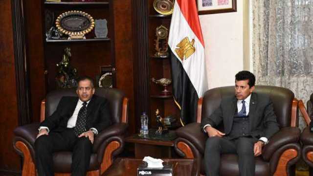 وزير الرياضة يبحث دعم الفرص الاستثمارية مع رئيس الاتحاد العربي للاستثمار الرياضي