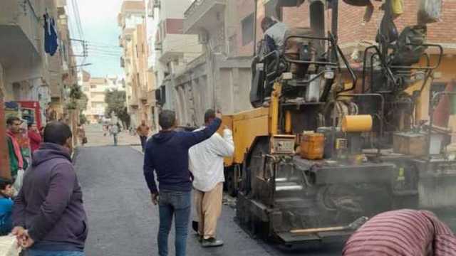 رصف طريق صفط الخمار لخدمة 3 قرى وتوابعها في المنيا