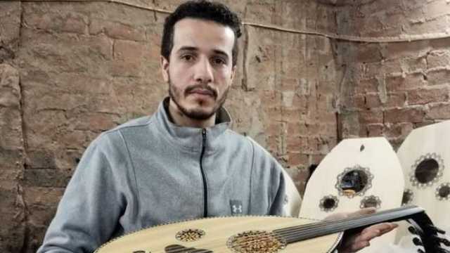 45 عاماً من النغم في ورشة «الحاج أشرف» للآلات الموسيقية: «شغل على مزاج»