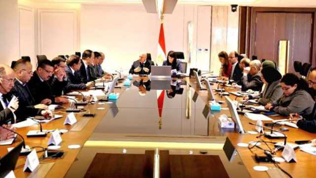 وزير النقل يستعرض الموقف التنفيذي لمترو الإسكندرية مع ممثلي بنوك دولية