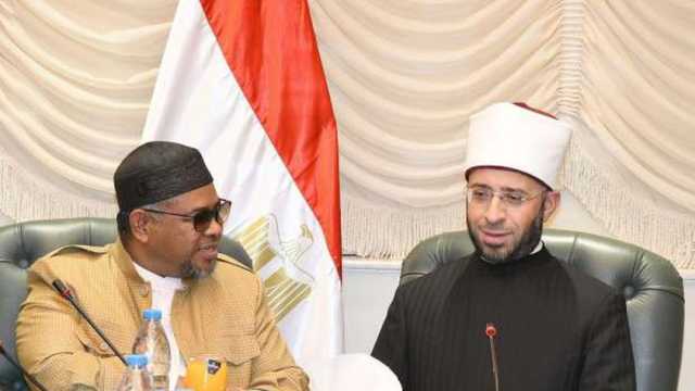وزير الأوقاف يستقبل المستشار الديني لنائب رئيس وزراء ماليزيا لتعزيز التعاون المشترك