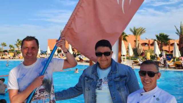 «الأكيل الخارق»..سائح بمرسى علم يتناول 100 كريب في 150 ثانية
