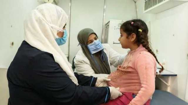 «صحة المنيا»: توقيع الكشف الطبي على 1286 حالة خلال قافلة طبية بسمالوط
