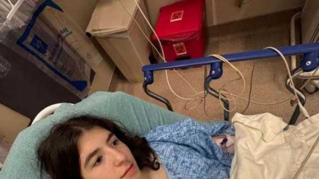 فتاة أمريكية تعاني من ورم ضخم ونادر ومخيف.. «له أسنان ومقلة عين»