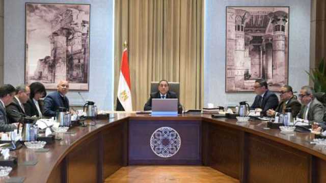 رئيس الوزراء يتابع الموقف التنفيذي لمراحل مشروع القطار الكهربائي
