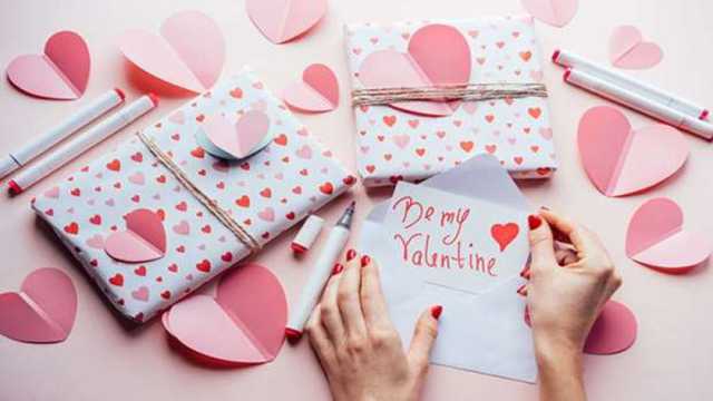 رسائل تهنئة بمناسبة عيد الحب.. عبارات تعبر عن مشاعرك