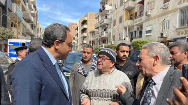 محافظ قنا يجري جولة ميدانية مفاجئة في نجع حمادي ويستجيب لطلبات المواطنين