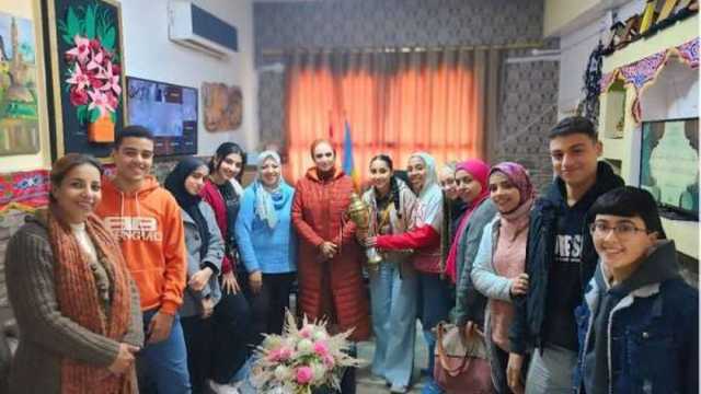 تكريم الطلاب المتفوقين بمسابقة أوائل الطلبة بإدارة العجمي التعليمية