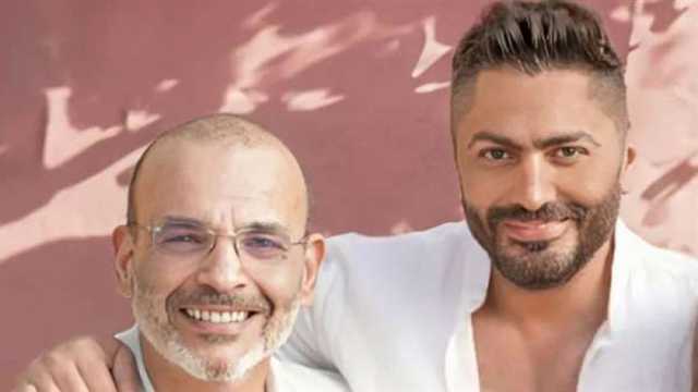 لماذا تراجع أيمن بهجت قمر عن خلافه مع الفنان تامر حسني وسبب اعتذاره له؟