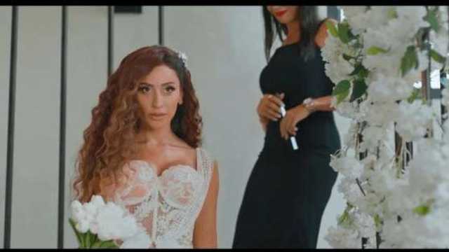 3 مرات ظهرت فيها دينا الشربيني بفستان الزفاف.. آخرها فيلم الهنا اللي أنا فيه
