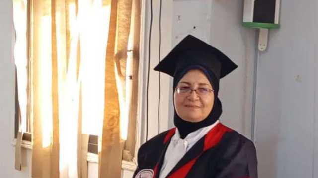 «اتجوزت بالإعدادية».. «أمل» تناقش الماجستير في حضرة 5 من أحفادها