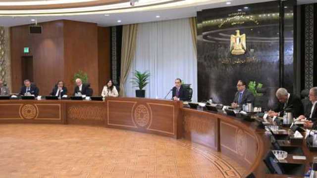 رئيس الوزراء يستمع لرؤى رجال الأعمال ويؤكد: نعمل على تحسين مناخ الاستثمار