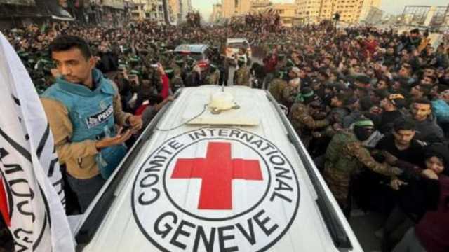 بعد عدوان 470 يوما.. الفصائل تسلم الدفعة الأولى من المحتجزين الإسرائيليين