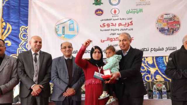 محافظ المنيا يسلم 17 منزلا للأسر الأولى بالرعاية في سمالوط