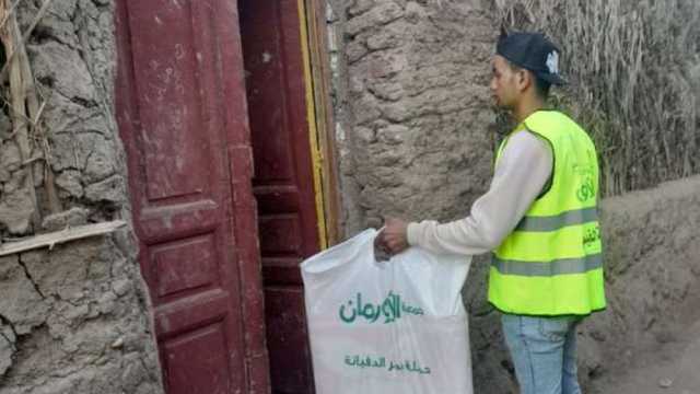 توزيع 350 بطانية على الأسر الأولى بالرعاية بقرى أبشواي في الفيوم
