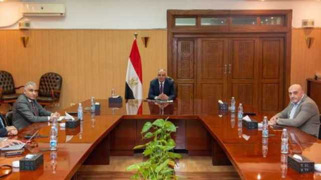 وزير الري يوجه بإعداد خطة زمنية للتعامل مع مساحات الأراضي الرملية