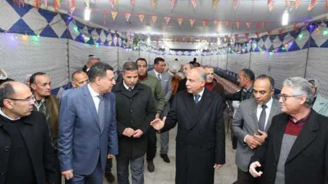 محافظ المنيا يتفقد تجهيزات مائدة الرحمن ويوجه بزيادة وجبات الإفطار لـ500 فرد
