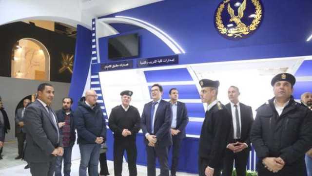 وزير الثقافة يتفقد قاعات معرض القاهرة الدولي للكتاب في دورته الـ56