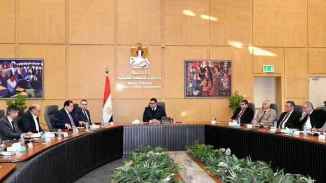 وزير الإسكان يلتقي مطورو وممثلو الكيانات العاملة بإقليم الساحل الشمالي الغربي